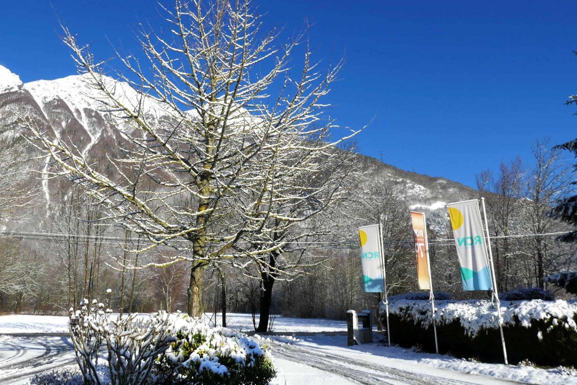 Camping Rcn Belledonne Le Bourg-d'Oisans Bagian luar foto