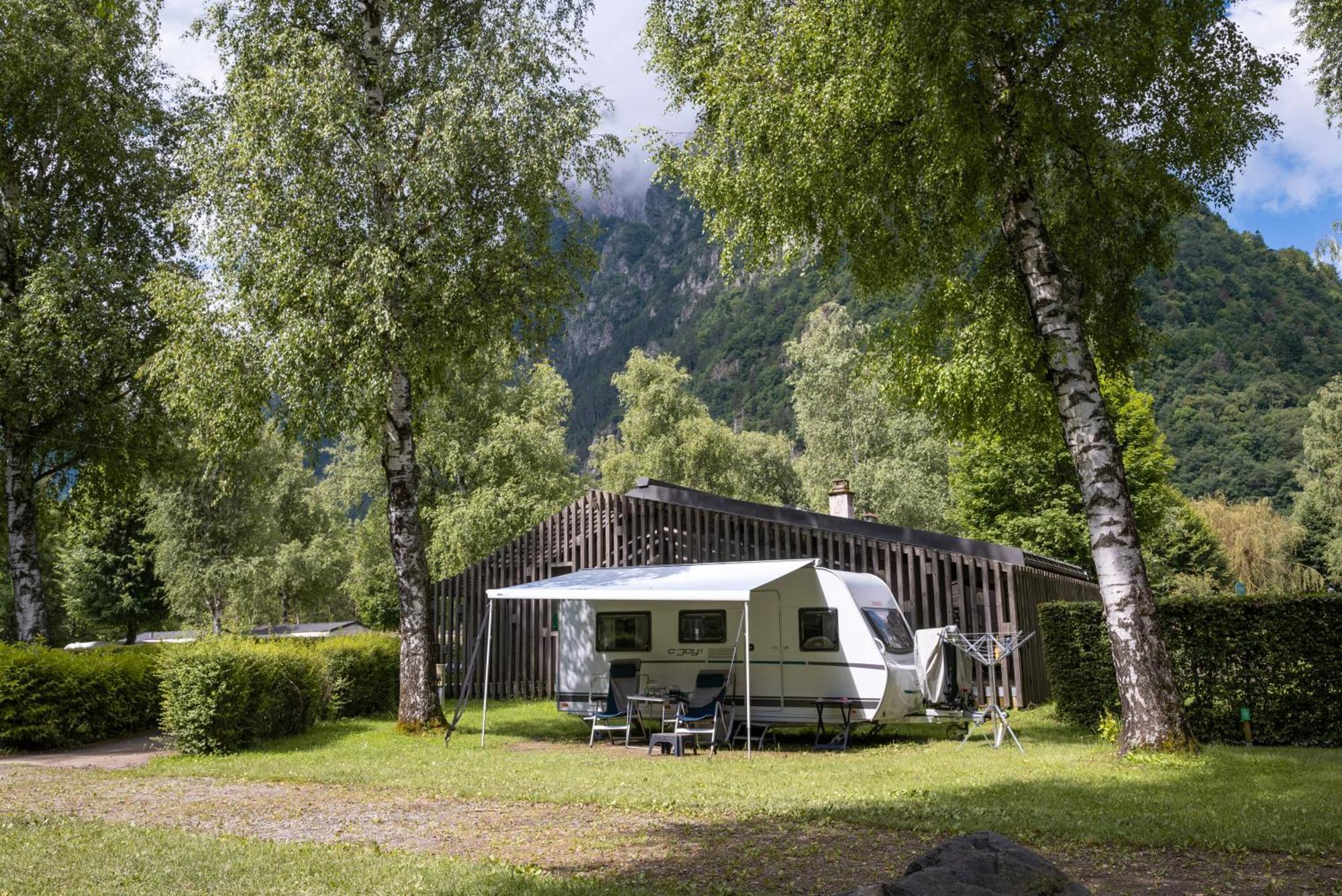 Camping Rcn Belledonne Le Bourg-d'Oisans Bagian luar foto