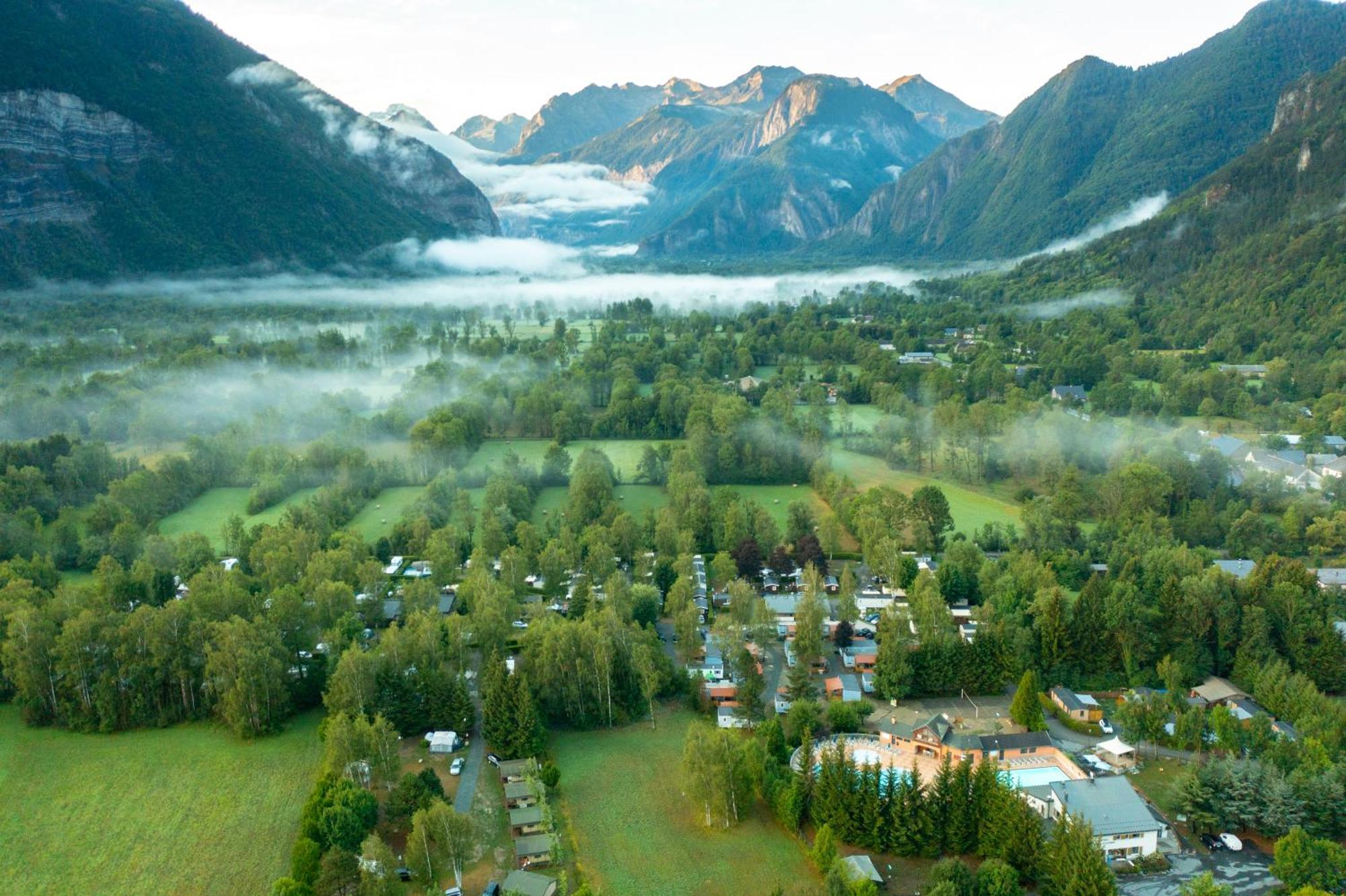 Camping Rcn Belledonne Le Bourg-d'Oisans Bagian luar foto
