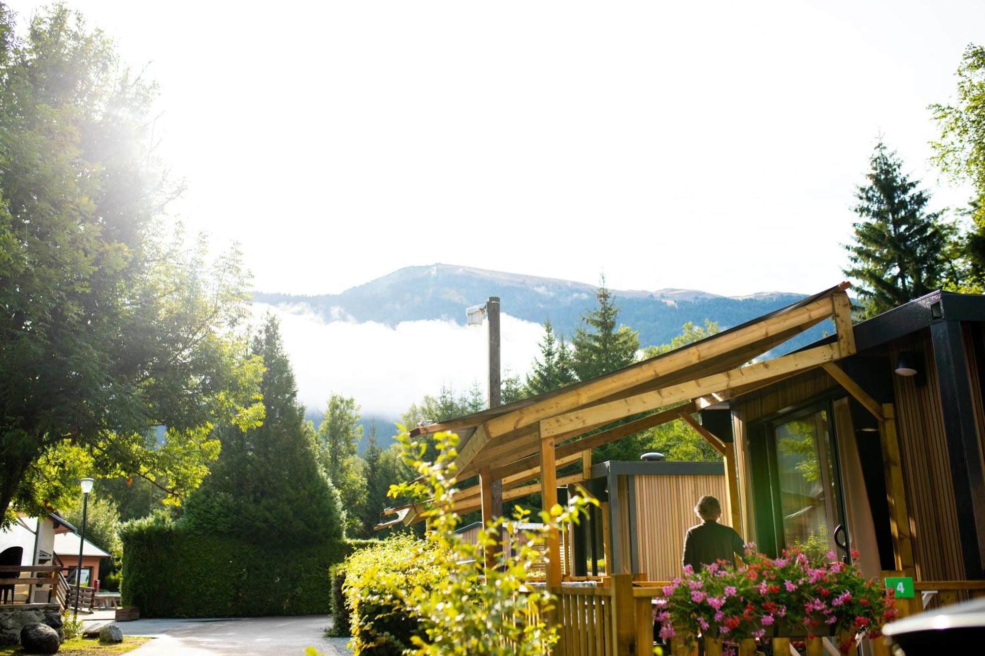 Camping Rcn Belledonne Le Bourg-d'Oisans Bagian luar foto