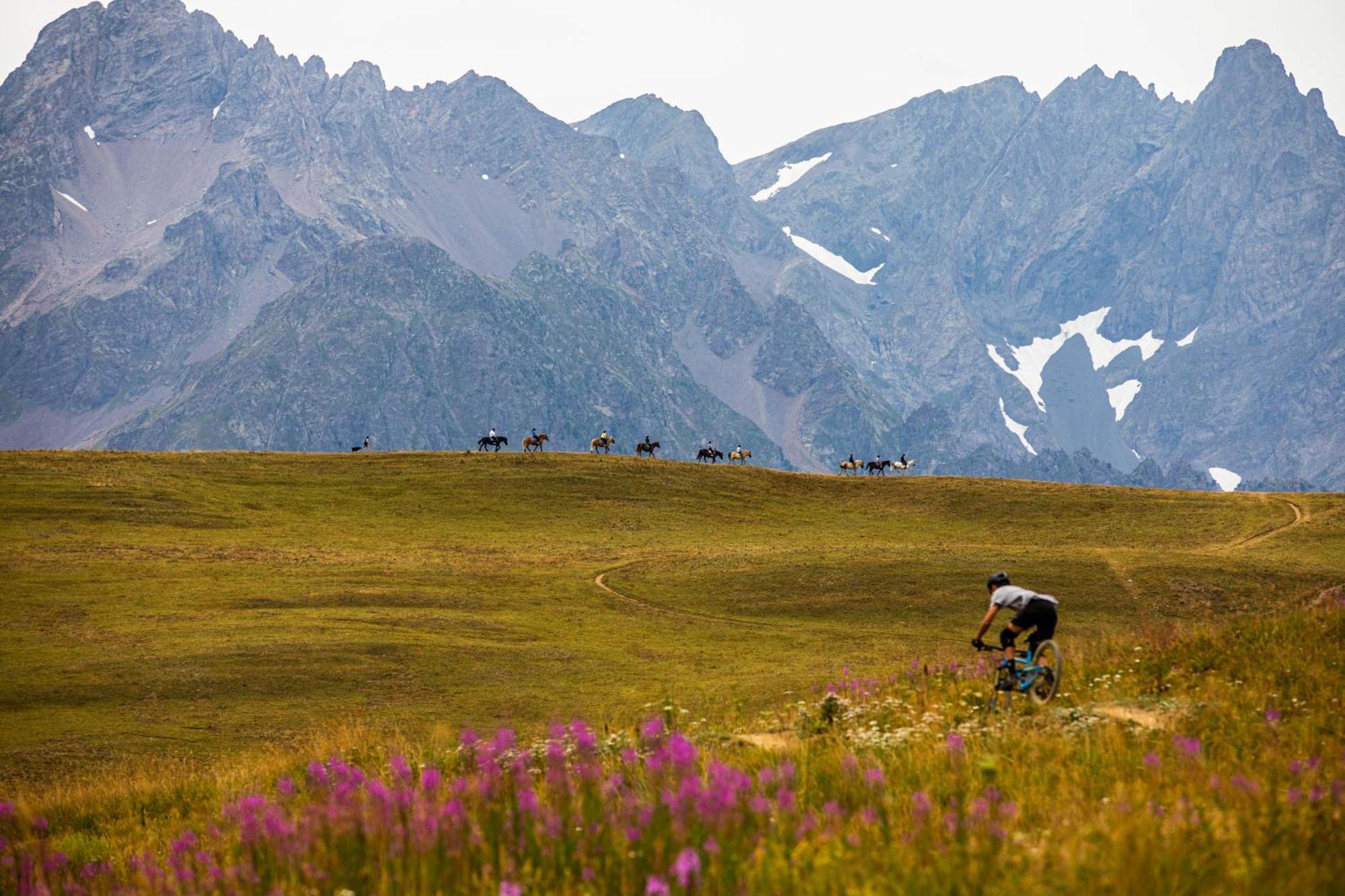 Camping Rcn Belledonne Le Bourg-d'Oisans Bagian luar foto