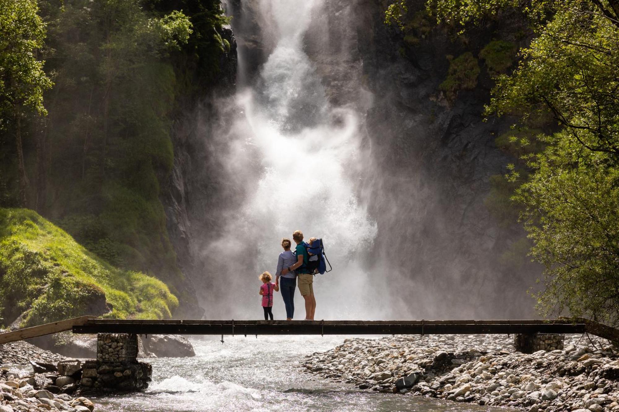 Camping Rcn Belledonne Le Bourg-d'Oisans Bagian luar foto